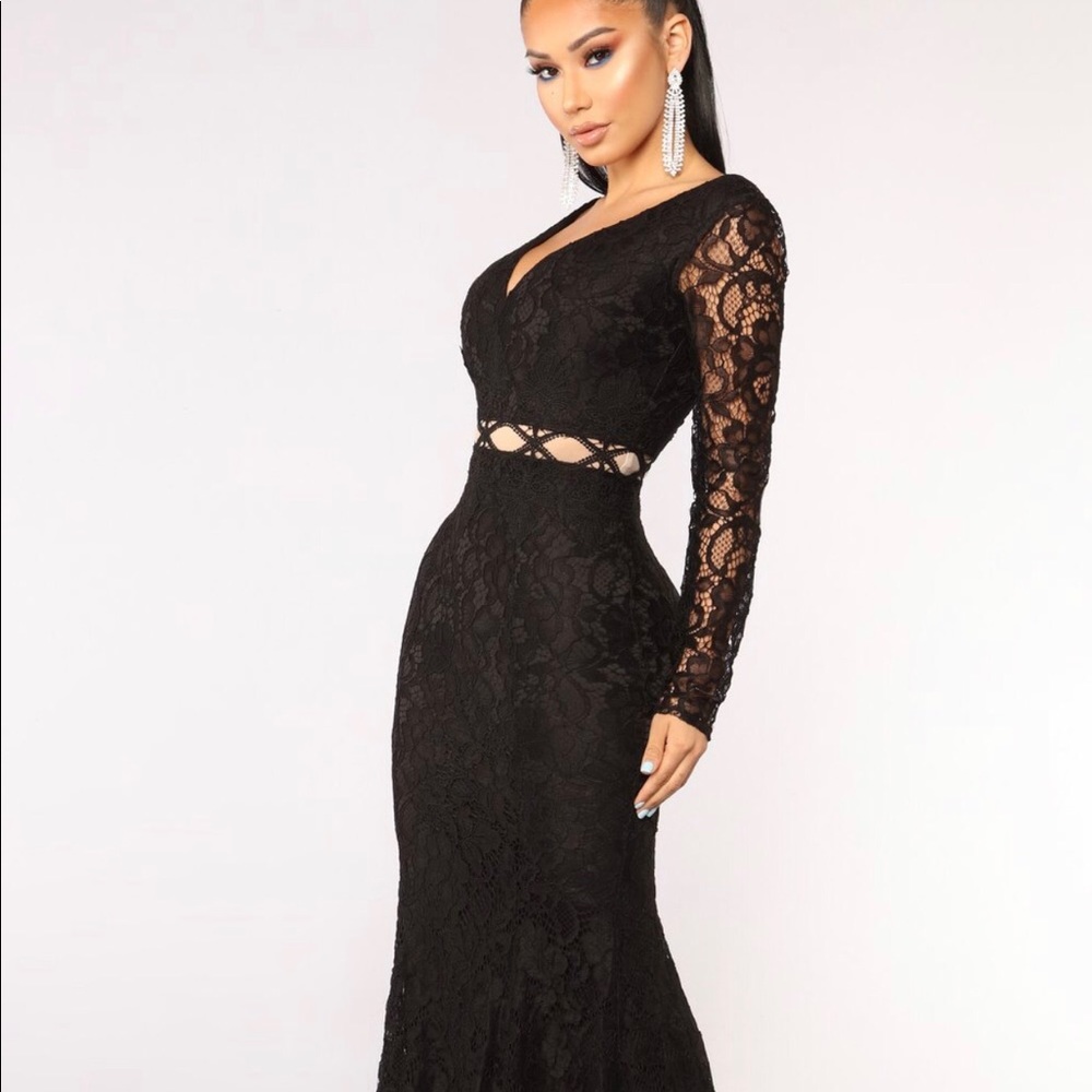 A mermaid black lace dress size small